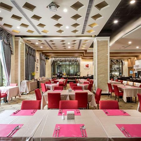 Royal Chiayi Hotel Buitenkant foto