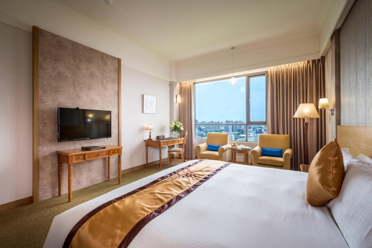 Royal Chiayi Hotel Buitenkant foto