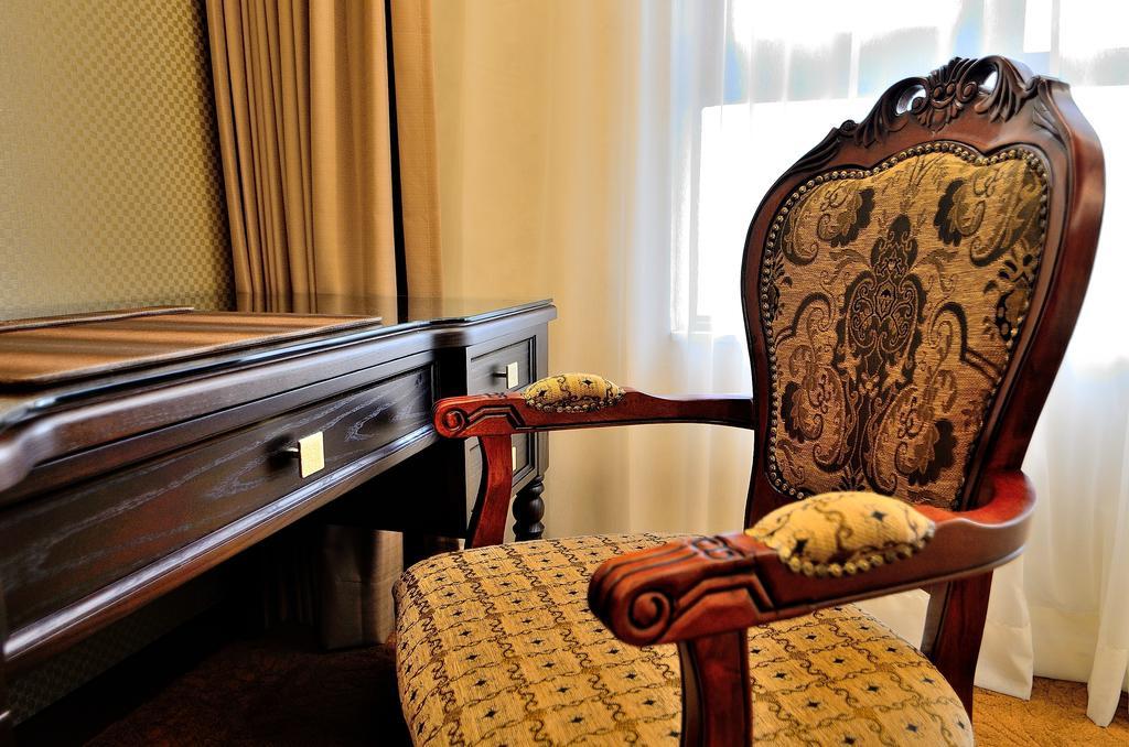 Royal Chiayi Hotel Buitenkant foto