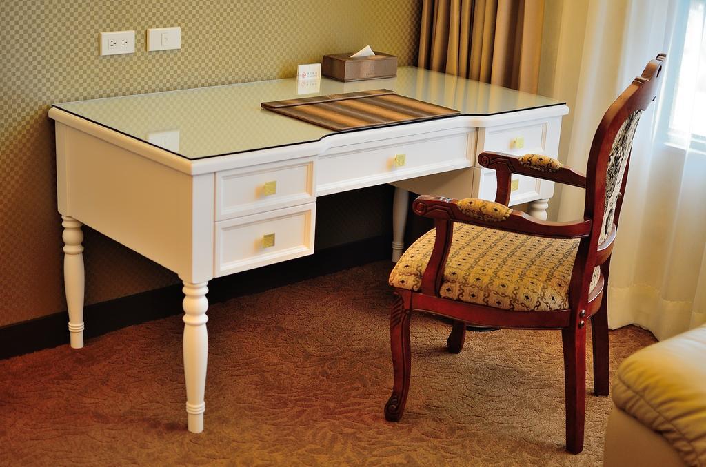 Royal Chiayi Hotel Buitenkant foto