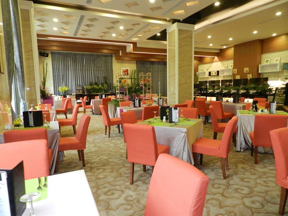 Royal Chiayi Hotel Buitenkant foto