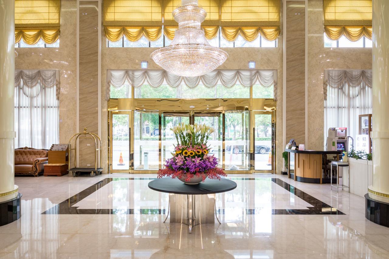 Royal Chiayi Hotel Buitenkant foto