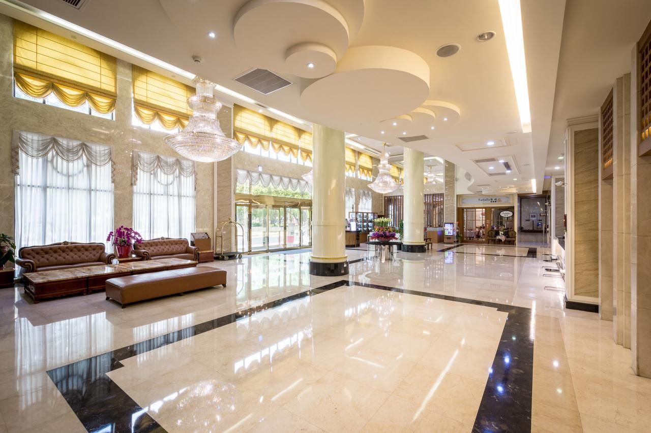 Royal Chiayi Hotel Buitenkant foto