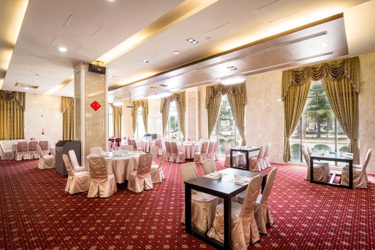 Royal Chiayi Hotel Buitenkant foto