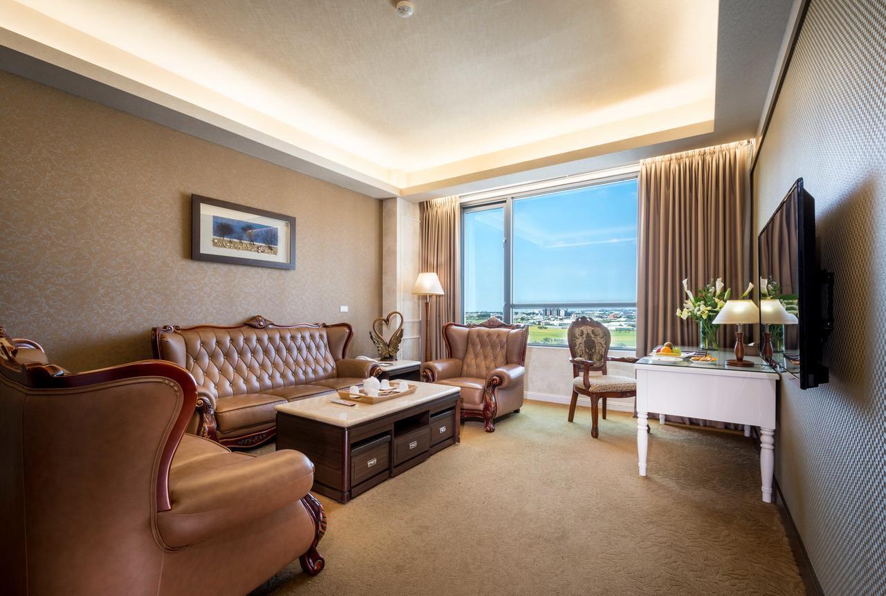 Royal Chiayi Hotel Buitenkant foto