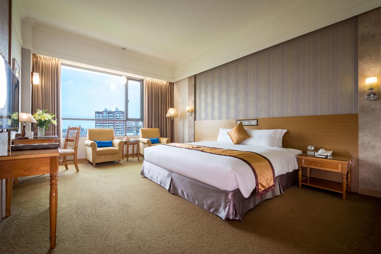 Royal Chiayi Hotel Buitenkant foto