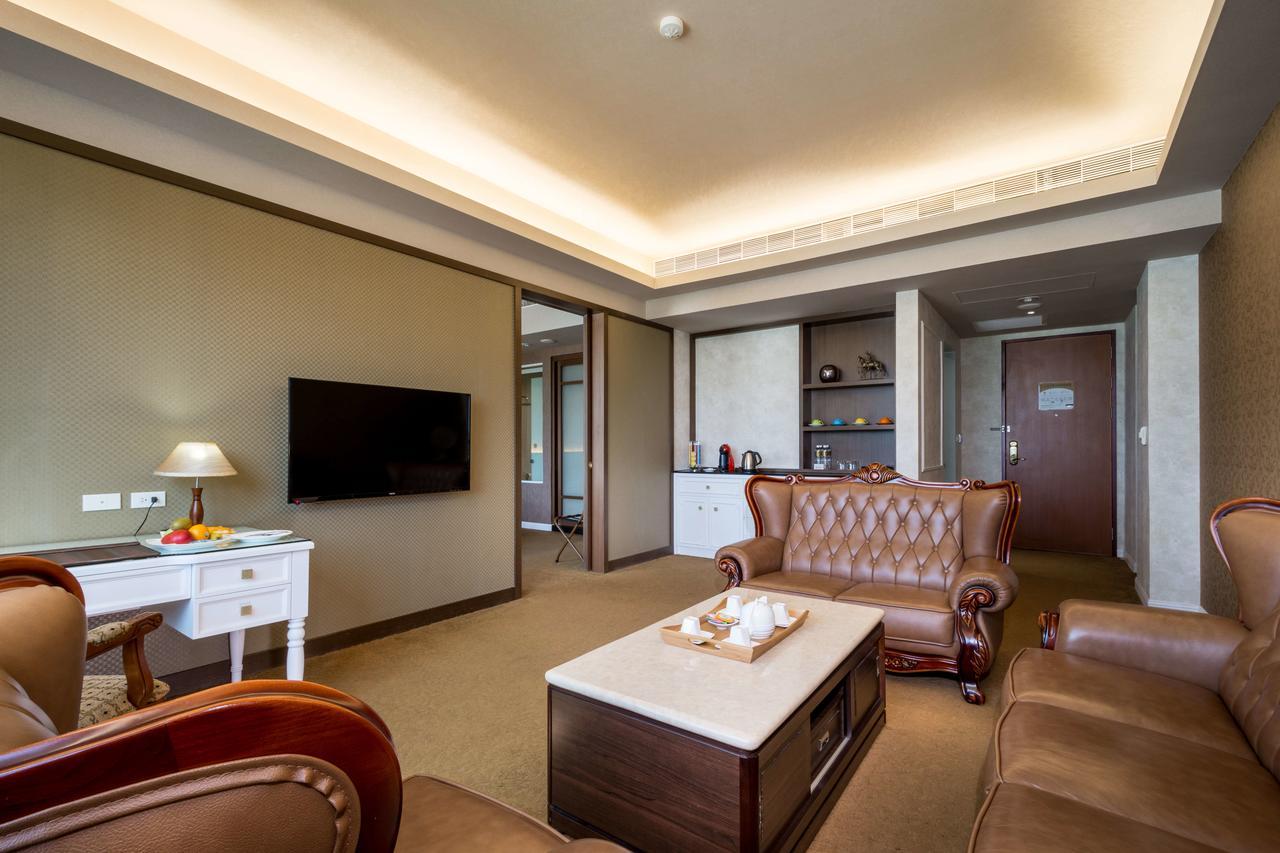 Royal Chiayi Hotel Buitenkant foto