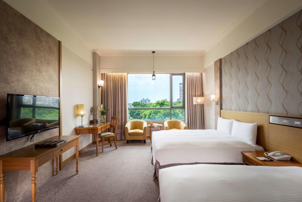 Royal Chiayi Hotel Buitenkant foto