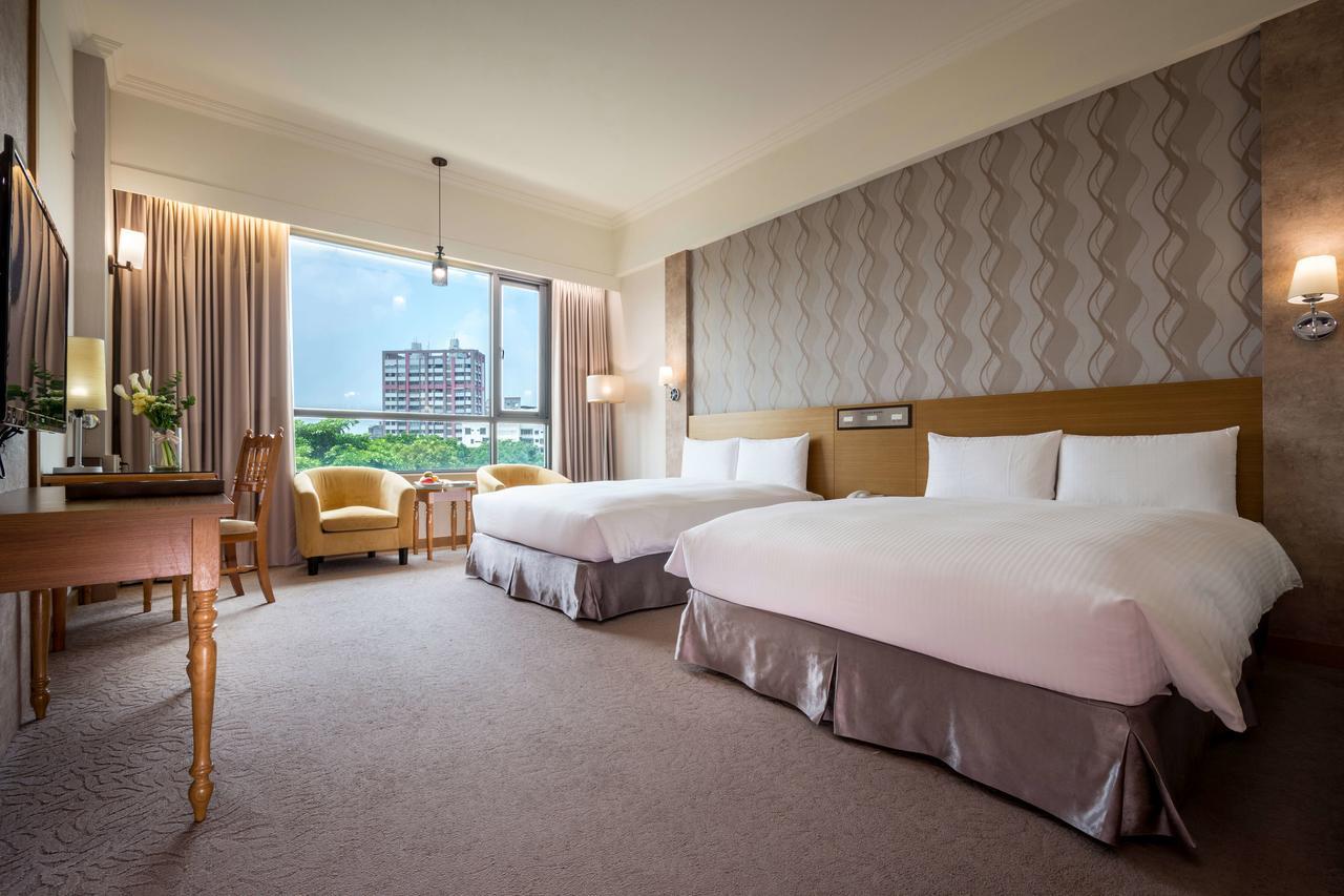 Royal Chiayi Hotel Buitenkant foto