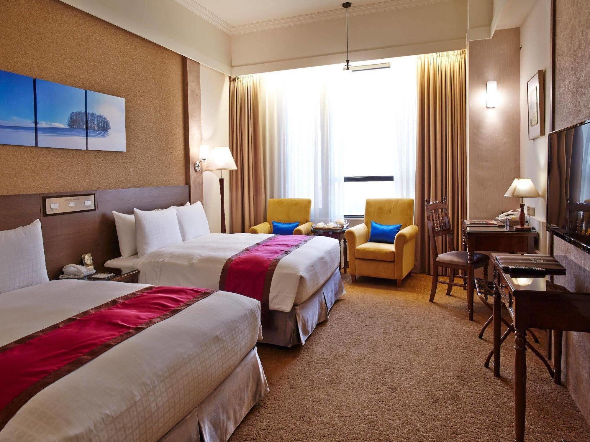 Royal Chiayi Hotel Buitenkant foto