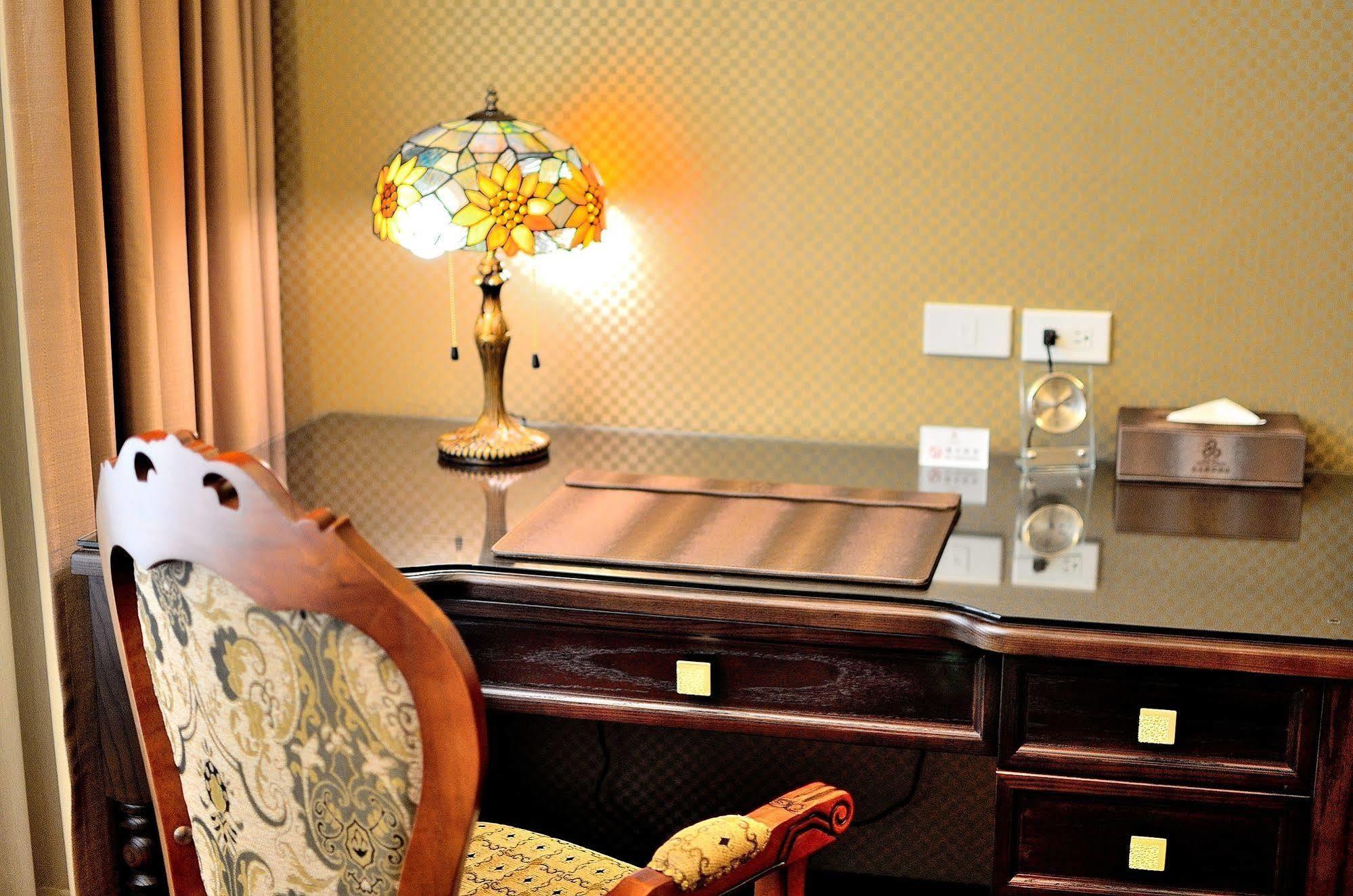 Royal Chiayi Hotel Buitenkant foto