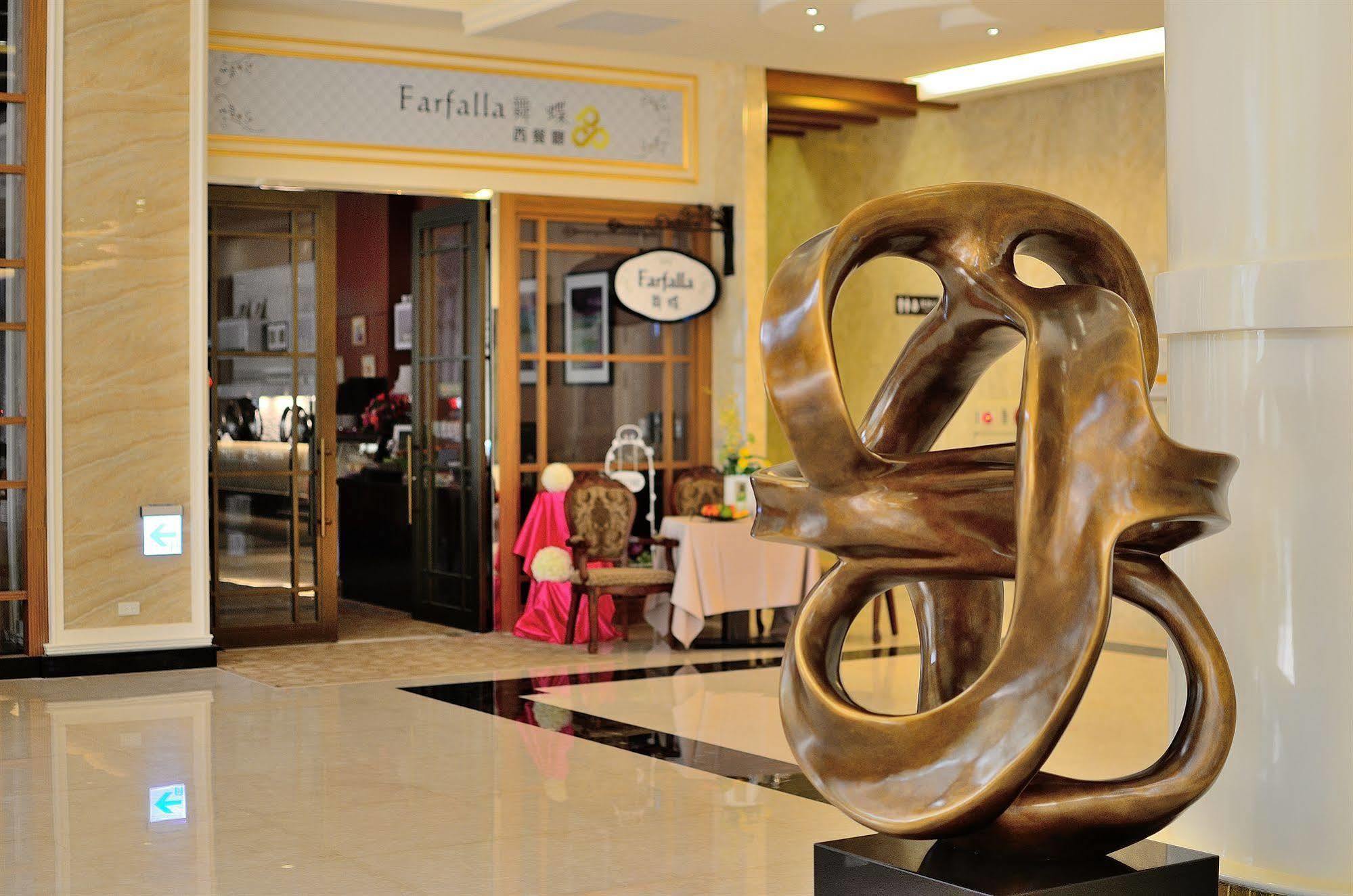 Royal Chiayi Hotel Buitenkant foto