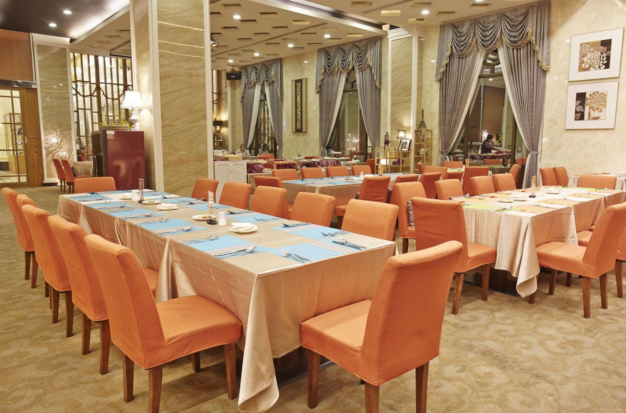 Royal Chiayi Hotel Buitenkant foto