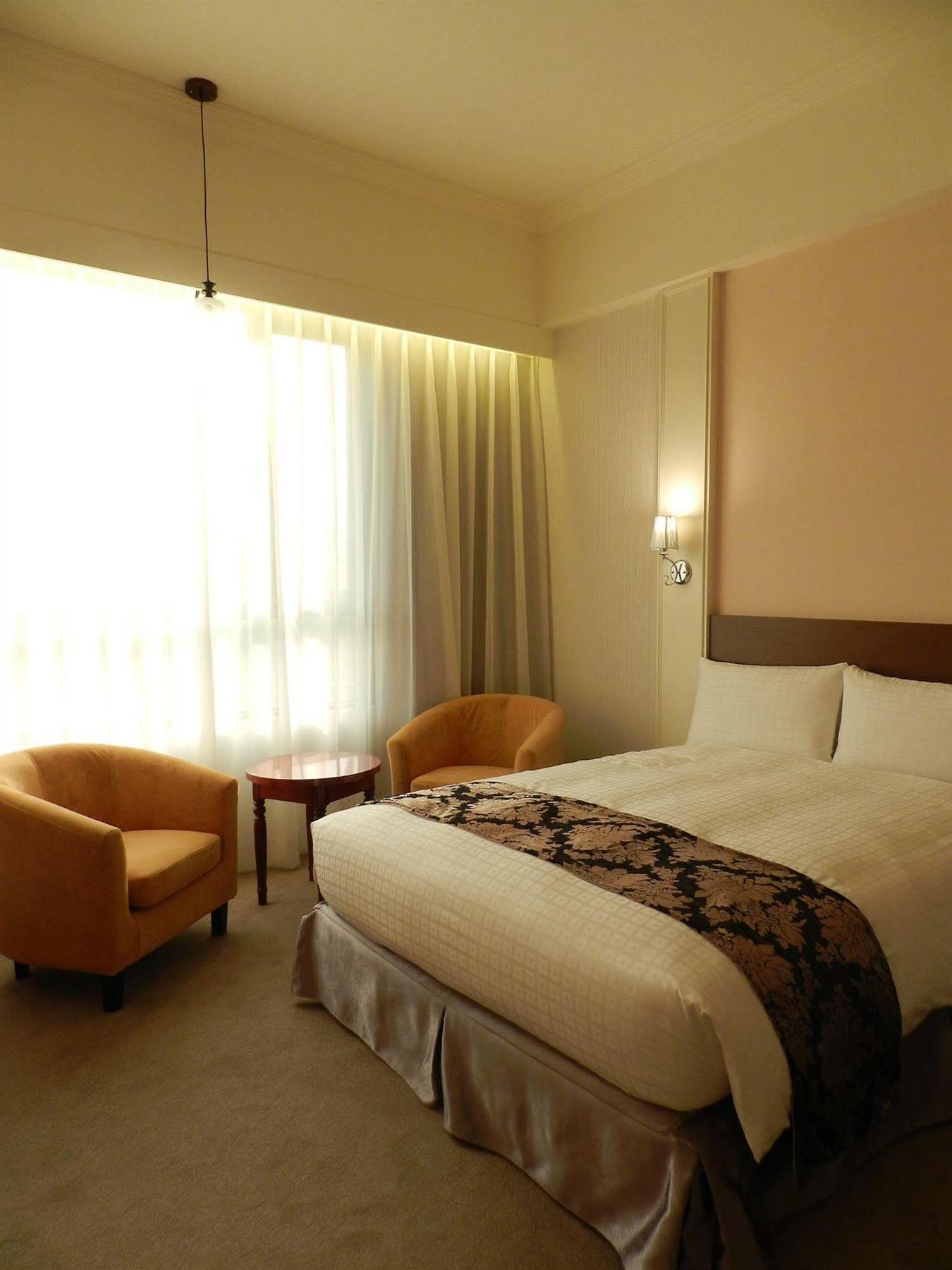 Royal Chiayi Hotel Buitenkant foto