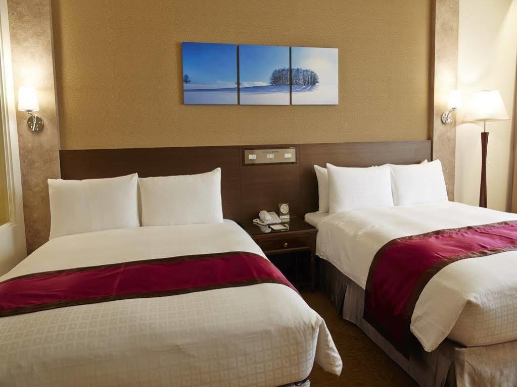 Royal Chiayi Hotel Buitenkant foto