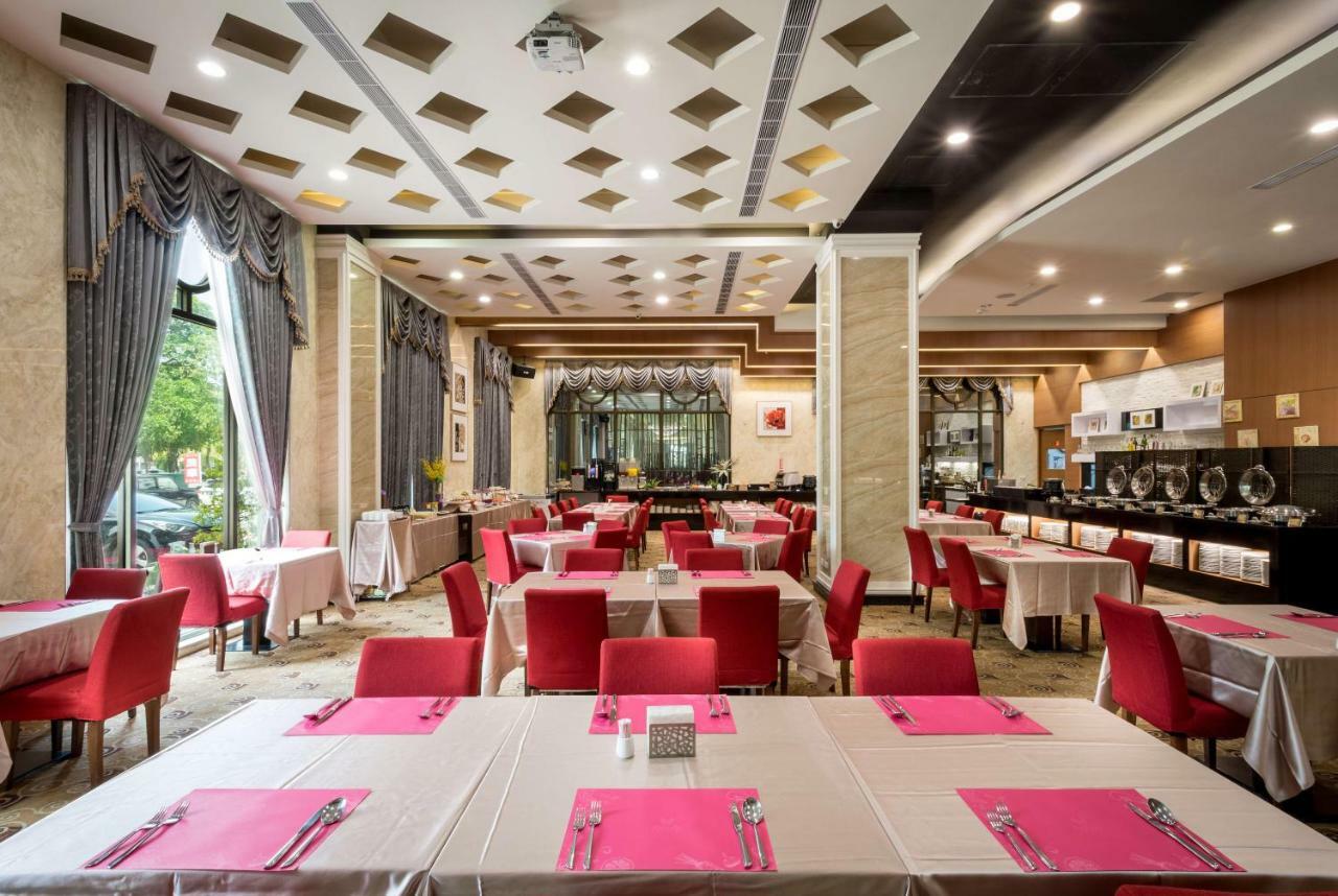 Royal Chiayi Hotel Buitenkant foto