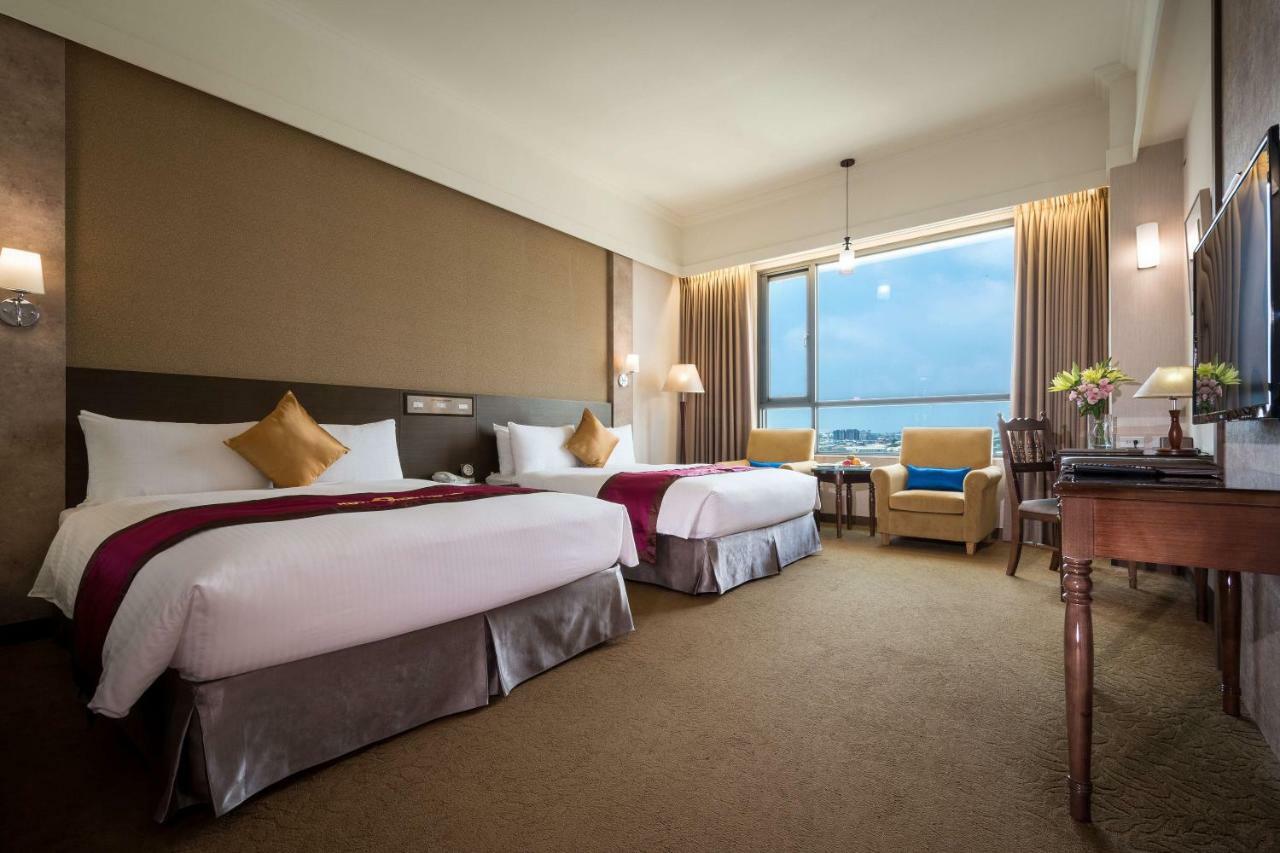 Royal Chiayi Hotel Buitenkant foto