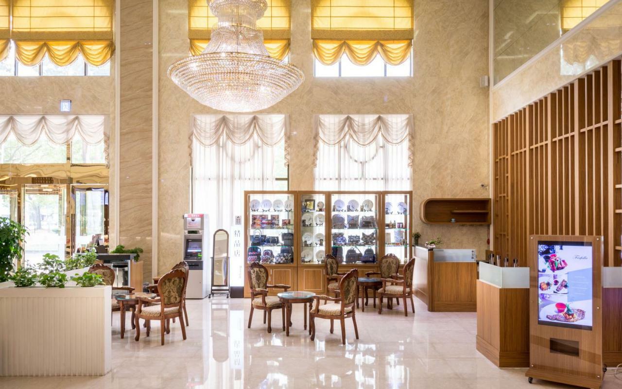 Royal Chiayi Hotel Buitenkant foto
